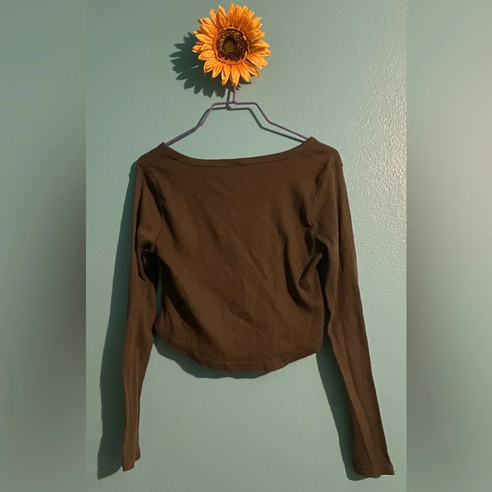 Olive green button top - Picture 2 of 3